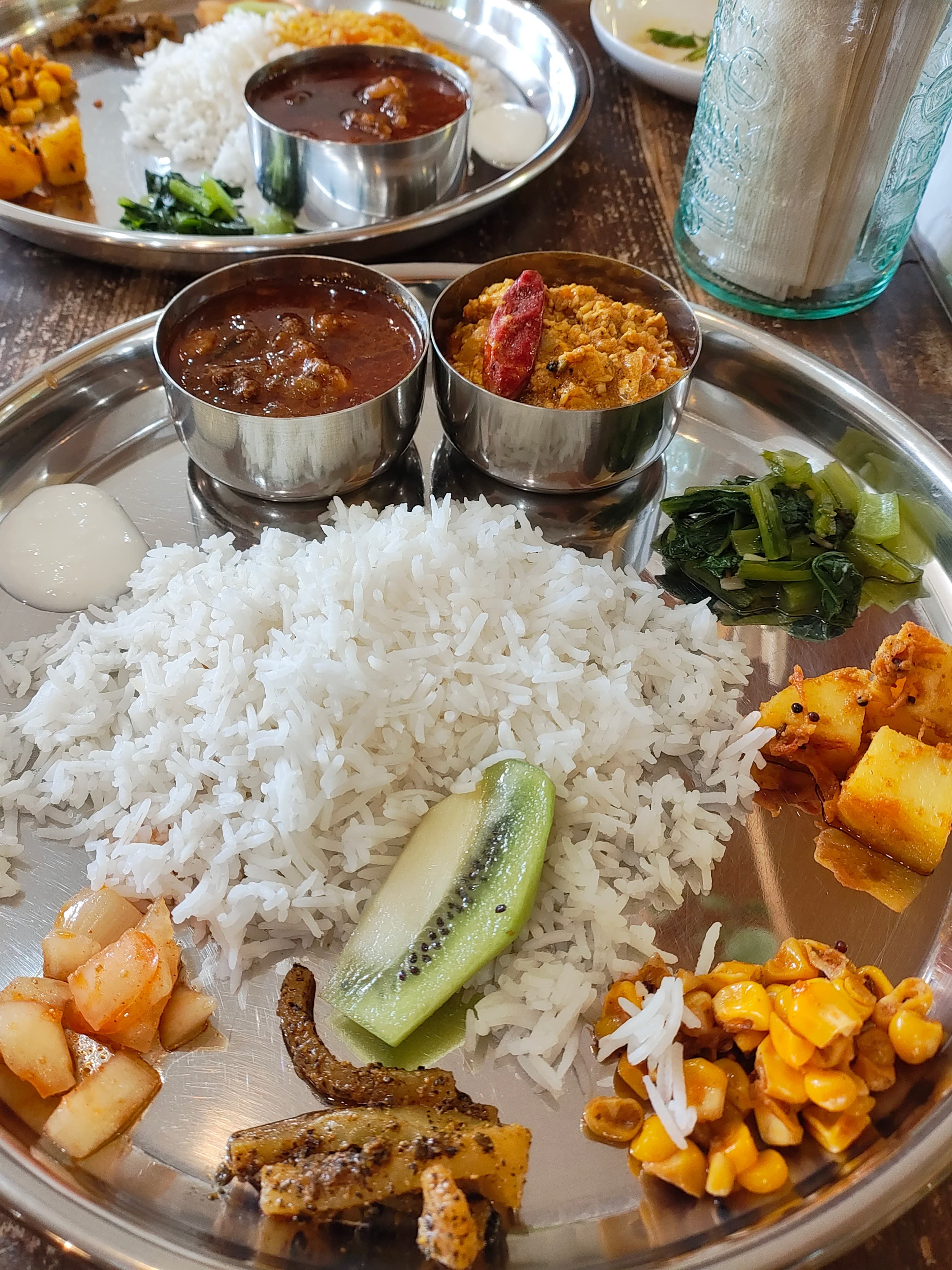 カレー2種盛り（サマーキーマ、ポークビンダルー）